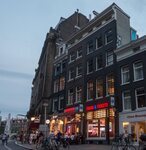 Paleisstraat 's avonds.
<br/>
Marcel Westhoff, juli 2016